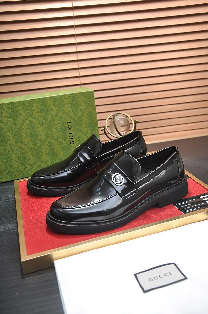 Factory price 540💶Italy’s top luxury men’s shoe giant (GUCCI) (Gucci) (full cowhide lining) new arrival🍃Original European style🔰 Pleasant to the eye😍In order to make the shoes more durable and non-deformable🌀The production continues to follow traditional methods but there is still no lack of innovation💪The original open-edge beaded cowhide is selected for the leather♻️ Smooth, natural and extra bright⭐Made of imported cowhide The rich man’s first choice 38-45 (45 customized)